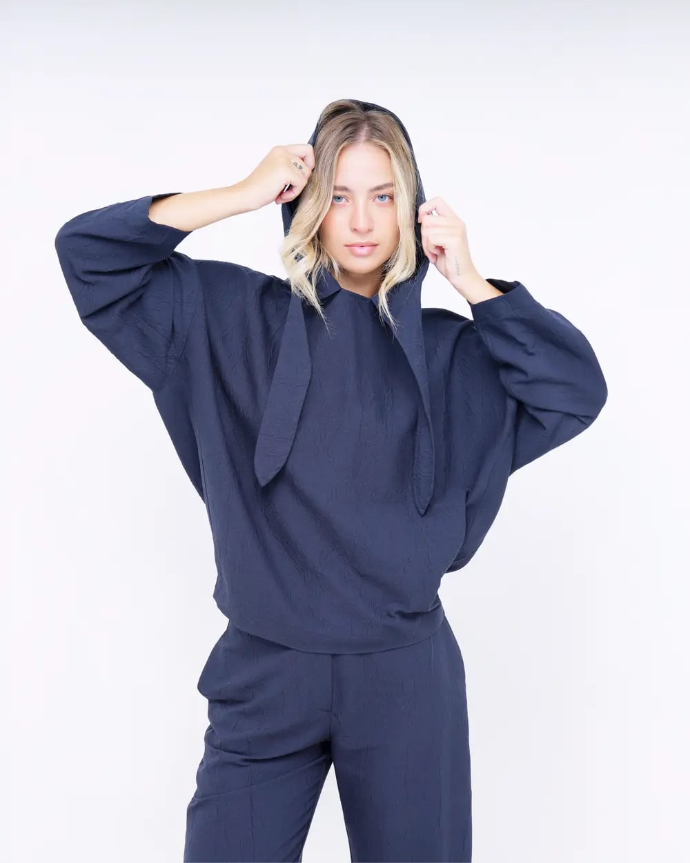 MAGLIA CON CAPPUCCIO FOULARD